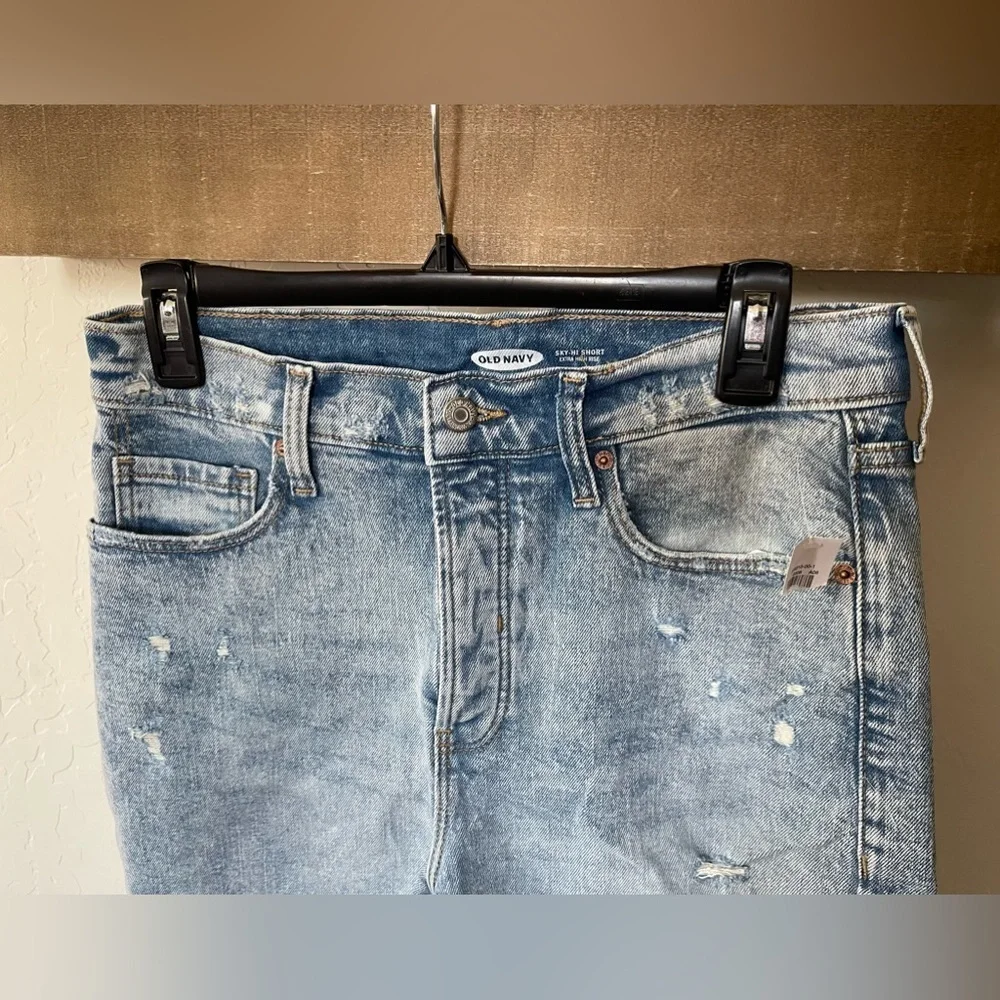 Old Navy| Sky High Short in Extra High Rise, Size 8•••Bermuda Style, NWT jorts